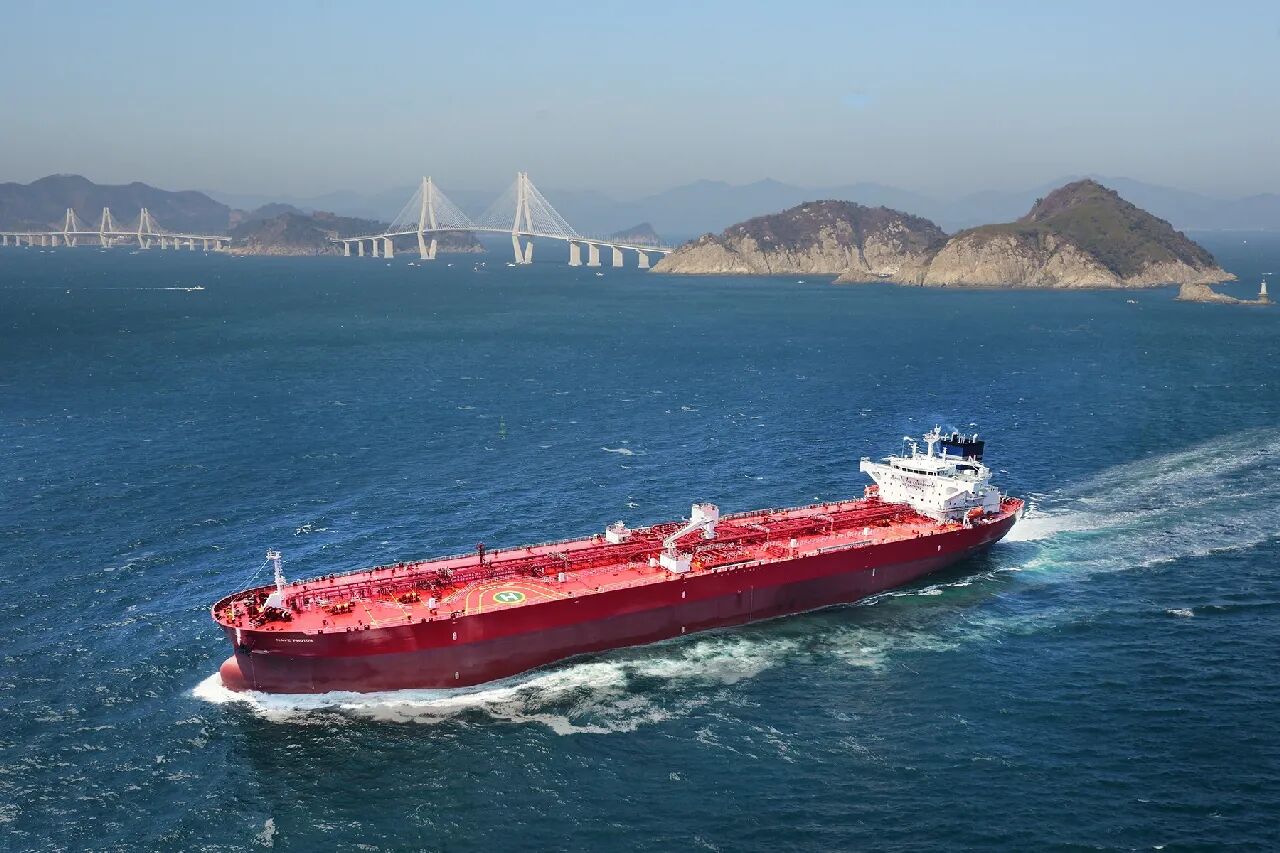 Navios Finalizes Container Ship Order with South Korean Shipbuilder