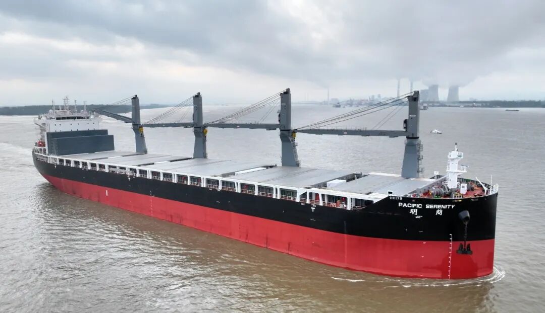 招商轮船接收6.2万吨重吊多用途船“明简”轮